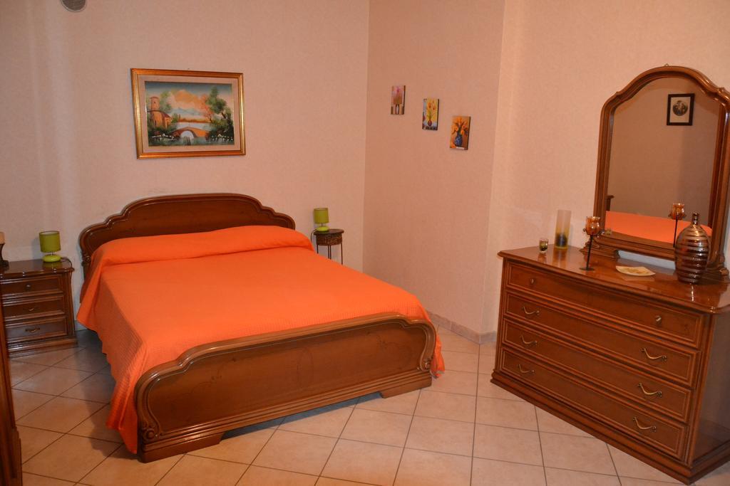 Hotel Low Cost La Meridiana Zafferana Etnea Pokoj fotografie